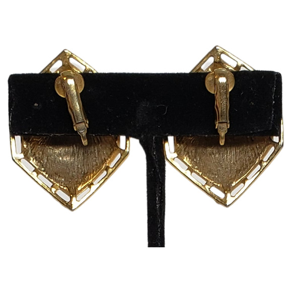 Elegant Hexagon Bliss: Red Enamel Gold-Lattice Clip-On Earrings - Picture 2 of 3